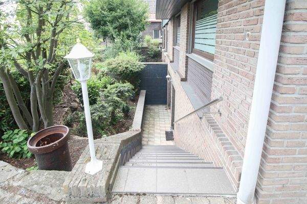 Separater Hauseingang Keller