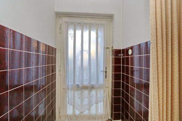 Windfang mit Eingangstür