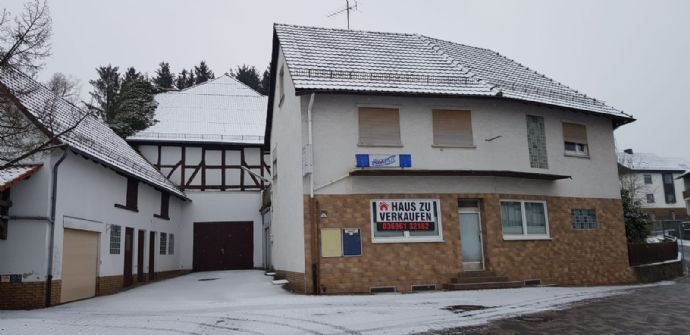 Wohnen in Bebra-Solz: Wohnhaus mit Nebengebäuden und Garten