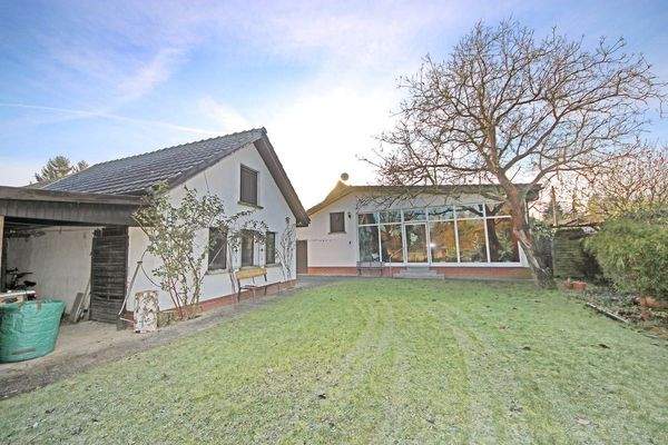 Hausansicht / Grundstücksseite