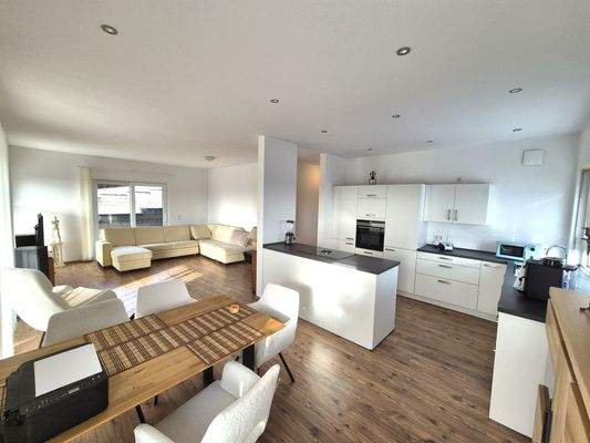 Wohn- Esszimmer mit Küche