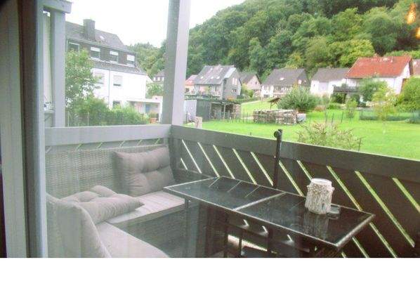 Blick ins Grüne - Balkon (o. Gewähr)