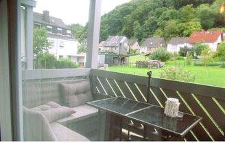 Blick ins Grüne - Balkon (o. Gewähr)