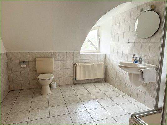 Badezimmer im DG