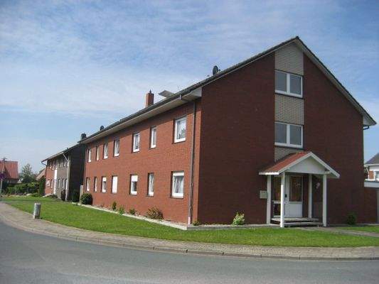 Eckhaus aus rotem Ziegel