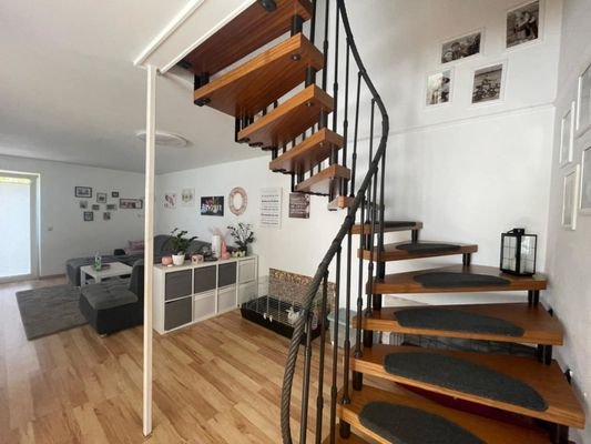 Treppe vom Wohnzimmer nach oben