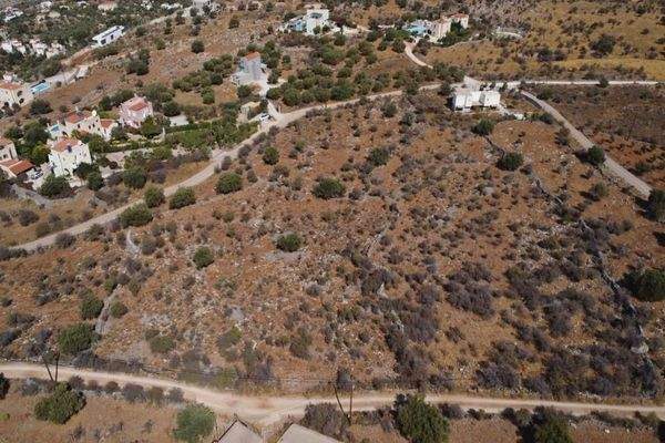 Kreta, Kokkino Chorio: Malerisches Grundstück mit Meerblick und Baurechten zu verkaufen