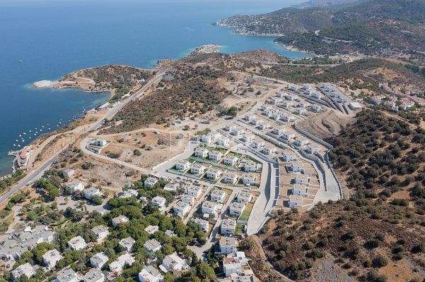 1+1 Apartments in a Beachfront Complex in İzmir Foça