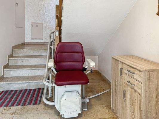 Treppenhaus und Lift_2