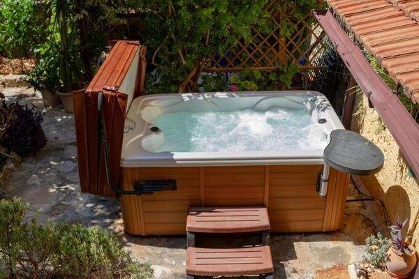 Kreta, Paleloni – Traditionelles kretisches Haus mit ikonischen Steinbögen