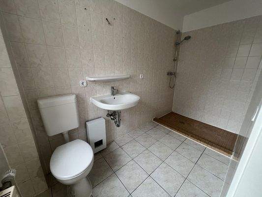 Badezimmer mit Dusche