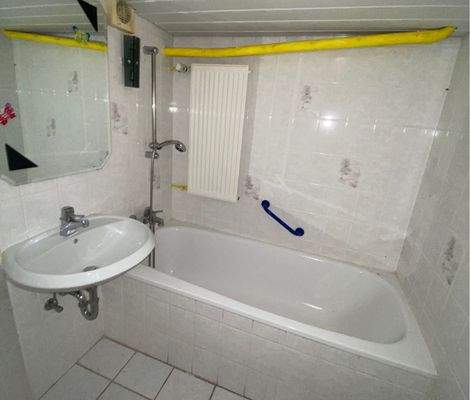 kleines Wannenbad (KG)