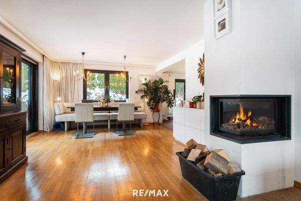 Kamin mit Blick Richtung Esszimmer