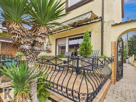 Terrasse vorderer Bereich EG