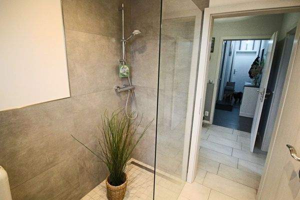 Hauptwohnung Badezimmer