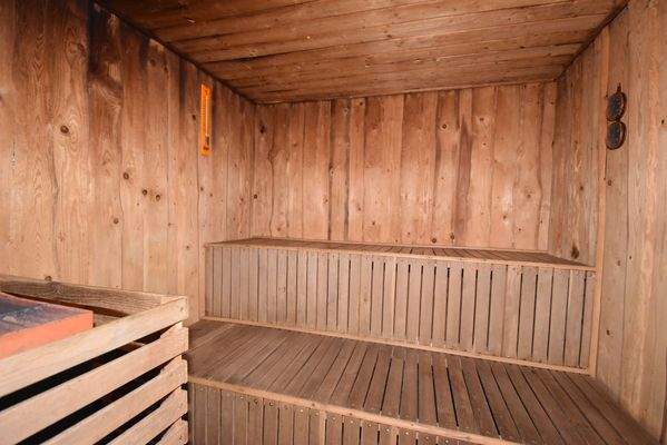 16 Sauna.JPG