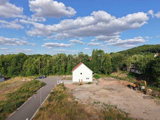 Sonnige, ruhige Lage... 1 Reihenhaus steht schon.