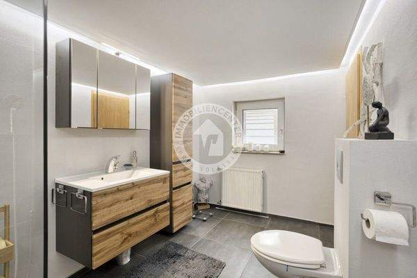 Badezimmer (Ansicht 2)