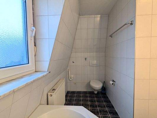 Badezimmer mit Waschmaschinenanschluss