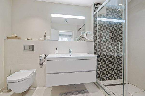 Bad mit ebenerdiger Dusche