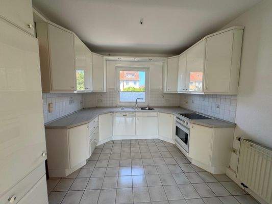 Küche mit Einbauküche