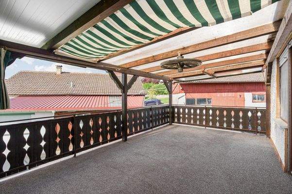 überdachte Terrasse EG 