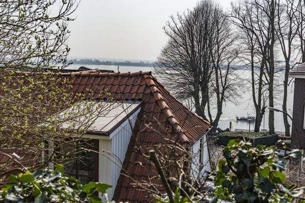 Hausdach mit Elbblick