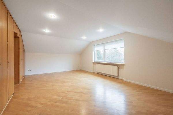 Schlafzimmer - (mit KI renoviert)