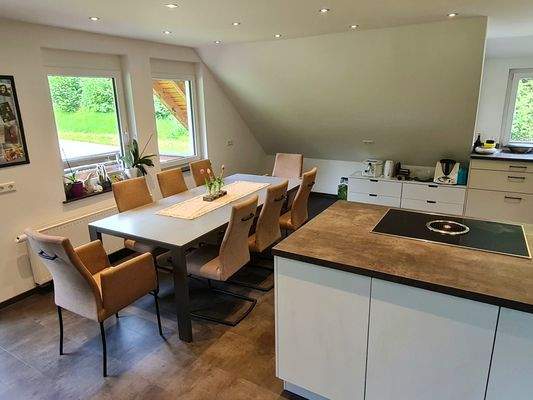 Küche mit Essbereich