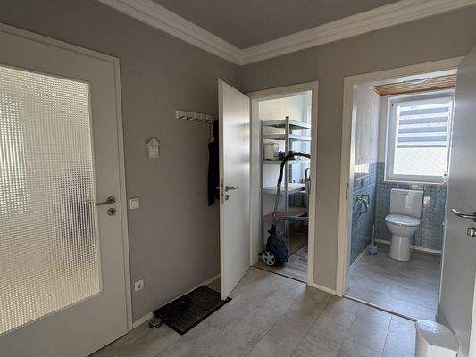 EG - Blick in Abst.Raum und WC