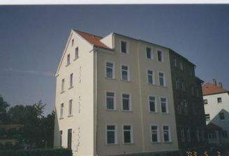 Strassenseite, Eingang links