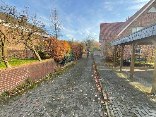 eigene Zufahrt zum Grundstück