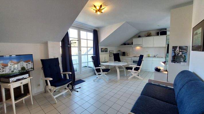 Wohn- und Küchenbereich.jpg