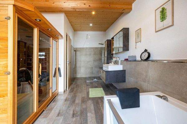 Tageslichtbad mit Sauna OG