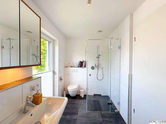 Bad -1. OG  mit Wanne, Dusche und WC