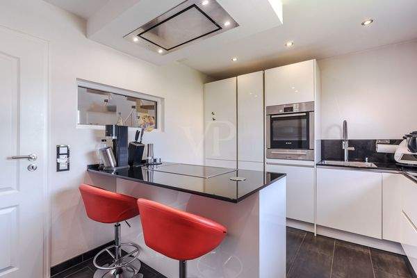 Lichtdurchflutete Einbauküche