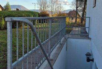 Seitlicher Zugang zum Keller. Möglicher Ausbau Wohnung etc. möglich. 