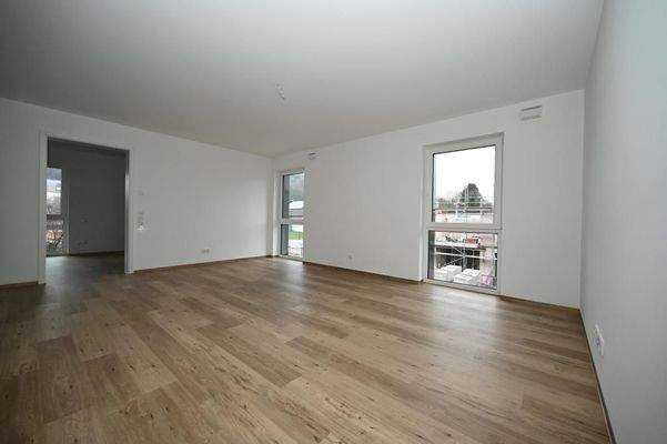 Heller Wohn- u. Essbereich