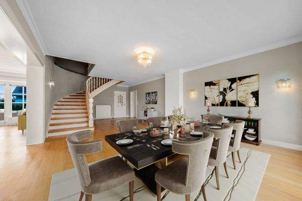 Esszimmer (mit Möblierungsvorschlag)