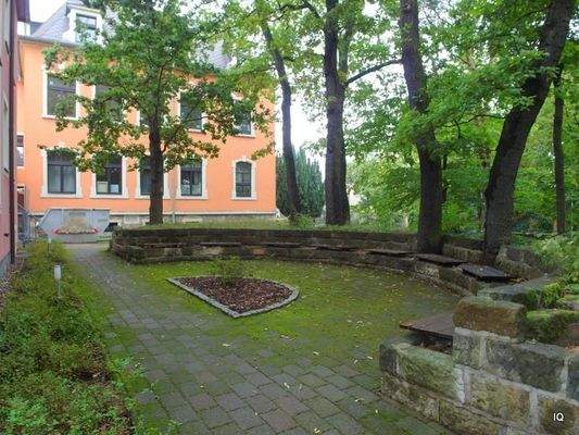 Sitzbereich auf dem Grundstück