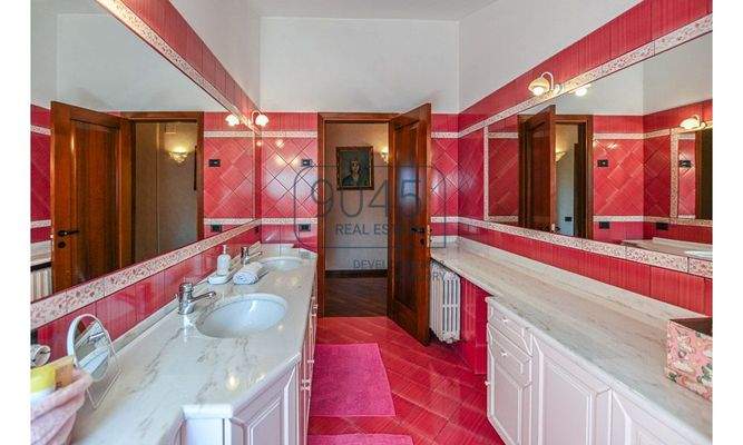 Elegante Villa mit Meerblick in der bezaubernden Hügellandschaft der Marken