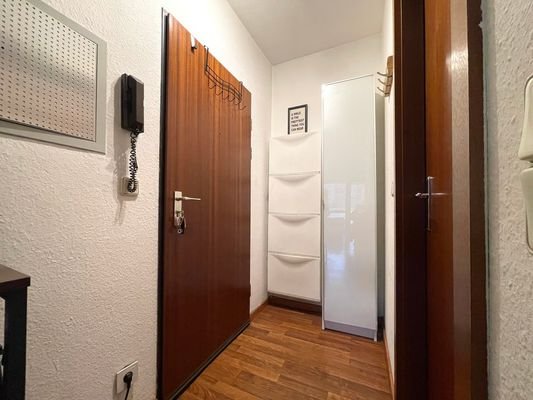 Geräumige Diele mit Platz für die Garderobe