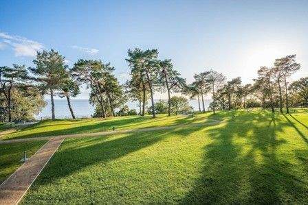 Großzügige Parkanlage.jpg