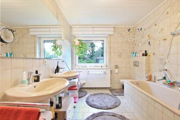 Voll-Bad in der vermieteten EG-Wohnung