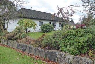 herbstlicher Vorgarten