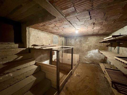 Keller mit Naturboden