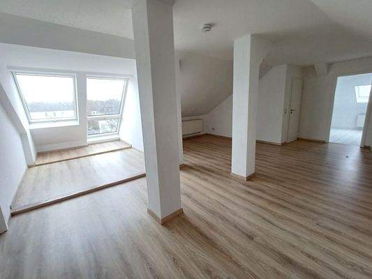 Helles Dachgeschosszimmer.