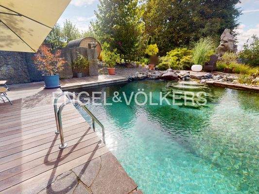 Spa-Erlebnis im uneinsehbarem Garten