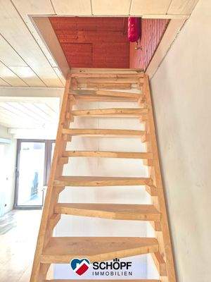 Wohnung 2.OG - Aufgang zu Nutzfläche DG und zu Dachterrasse