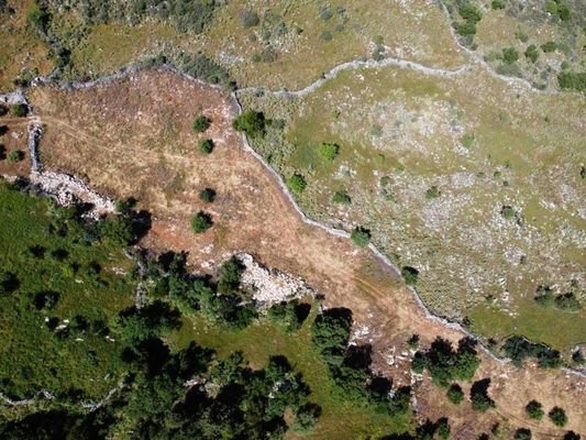 Wundervolles Grundstück zum Verkauf in Xirosterni